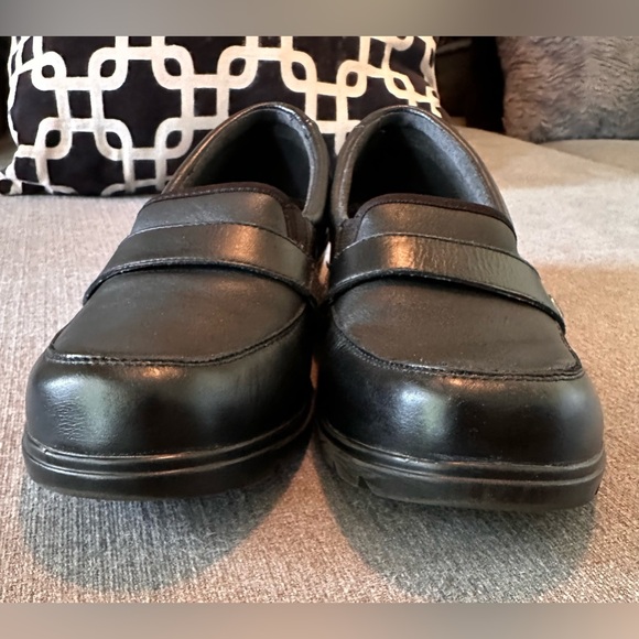 Sketchers size 10 - Picture 4 of 11